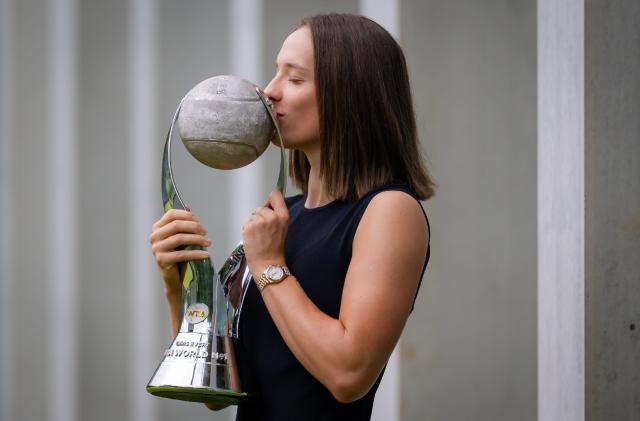 斯瓦泰克成为第15位年终第一 小威后她最具统治力